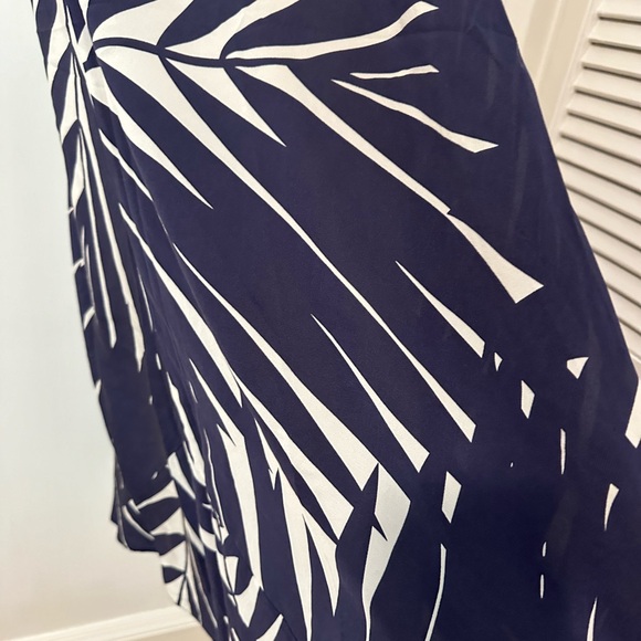 Banana Republic silk palm pattern navy patio skirt - Picture 5 of 8